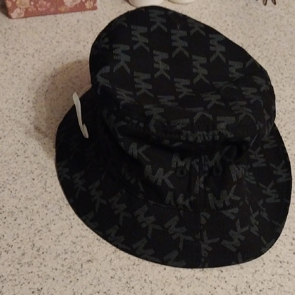 Michael By Michael Kors Black Hat. NWT Size M/L